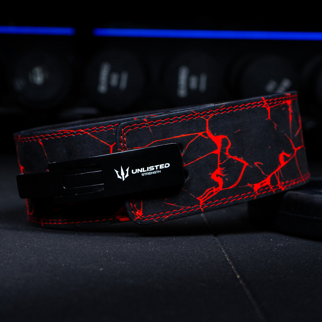 Rød Unlisted Strength lever belt set forfra